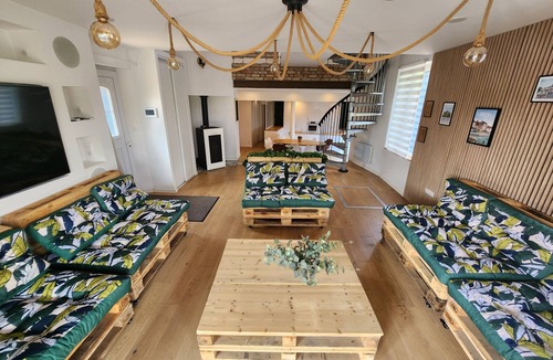 Dreuil-les-Amiens House | TRIBU CHILL HOUSE Jacuzzi sauna on terrace overlooking the Somme river