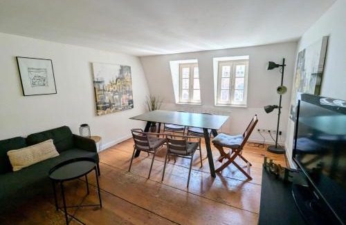 Historic Center Apartment | Triplex place de la cathédrale
