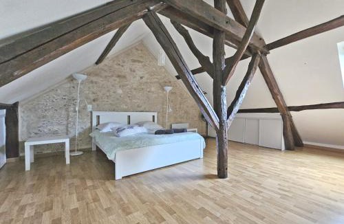 Moret-sur-Loing Apartment | Triplex Sisley - Maison Atypique avec Cour Extérieure