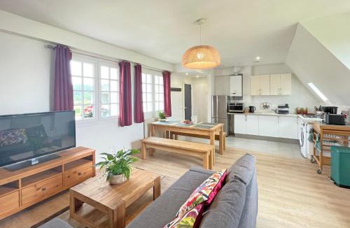 Saint-Martin-en-Biere Apartment | Tropical Cosy