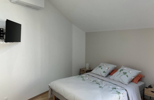 Nogent-l'Abbesse Bed & Breakfast | Two cocooning guest rooms in the center of the vineyards. Pets not allowed