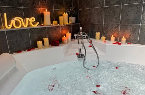 Saint-Jacques - Saint-Roch Apartment | Unusual escape to the heart of the jungle/Private spa/Cinema screen/10 min center