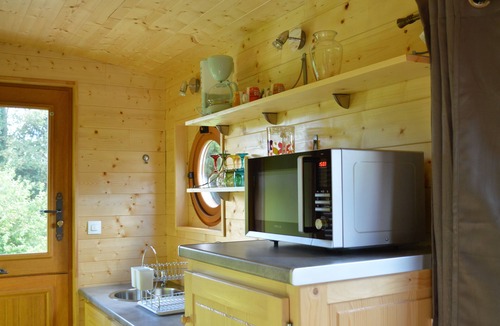 Seux Cottage | Unusual gite equipped to receive up to 5 people