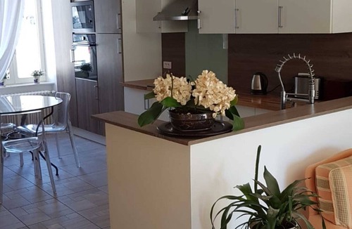 La Porcherie House | Vacation Home 'Gîte Les Dahlias' with Pool, 2 Terraces & Wi-Fi
