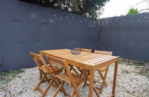 Marly Apartment | ValenStay - Accommodation Stade du Hainaut with garden