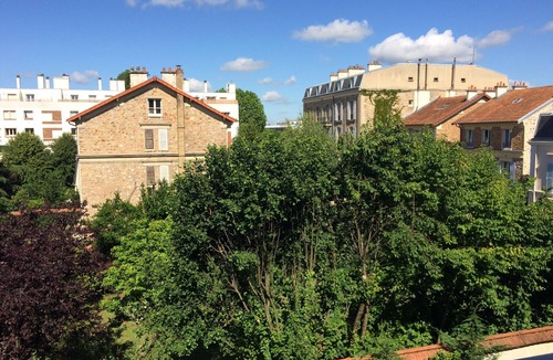 Clagny Glatigny Apartment | Versailles, crossing apartment surrounded by greenery with large balcony