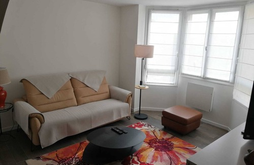Fontainebleau Apartment | Very quiet, bright duplex apartment on the edge of a forest, 15 minutes' walk from the town center
