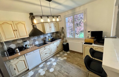 Jaulnes Villa | Villa 1 hour from Paris with heated pool and indoor Jacuzzi