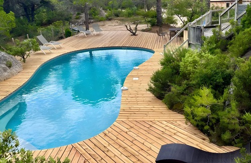 Moureze Villa | Villa 'In an Exceptional Location' with Mountain View, Wi-Fi and Air Conditioning