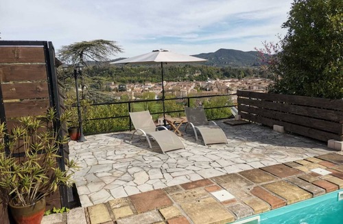 Bedarieux Villa | Villa Mahana with swimming pool, jacuzzi, wooded grounds 30 minutes from the beach!