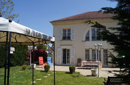 Bailly-Romainvilliers Villa | Villa with 1100 square garden, Peaceful Location
