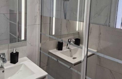 Pont-Sainte-Maxence House | Vrbo Property