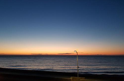 Veulettes-sur-Mer Apartment | vue sur Mer " VILLA DES MOUETTES " les pieds dans l eau