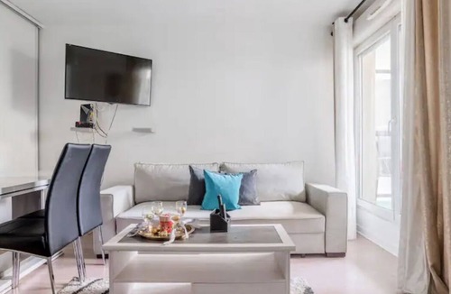 Saint-Denis Apartment | WARM APARTMENT + TERRACE + PARKING NEAR PARIS