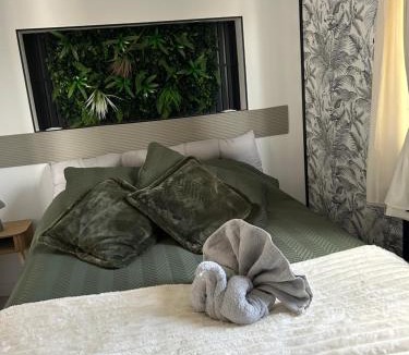 Beauvais Apartment | Welcome to Thai Home!