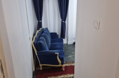 La Courneuve Apartment | Well-equipped studio, WC, key, kitchen with hob, oven, microwave,