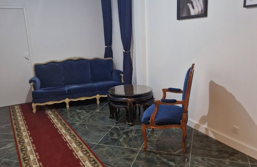 La Courneuve Apartment | Well-equipped studio, WC, key, kitchen with hob, oven, microwave,