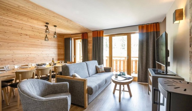 250m from shops, swimming pool, sauna, hammam, balcony, ski locker, 96-102m², Risoul