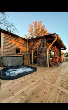 Cabane avec jacuzzi privatif séjour romantique en Provence