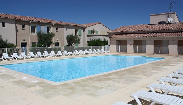 Charming rental with shared-pool in the Alpilles, 4 peoples