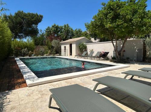 Gîtes Amour de Provence - Piscine et jardin