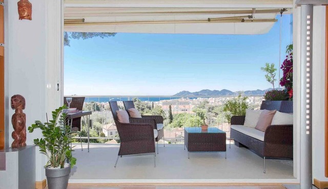 Homerez - Apartment in Cannes, terrace, fireplace