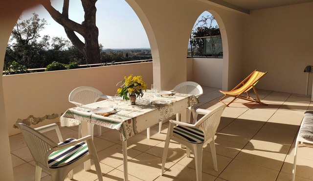 Large sunny terrace sea view-Beach walking distance-T2 air conditioning, parking