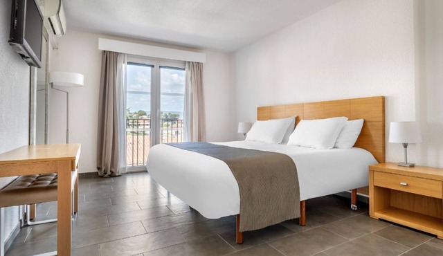 Modern 1-Bed Apartment | Mougins Resort | Sleeps 4