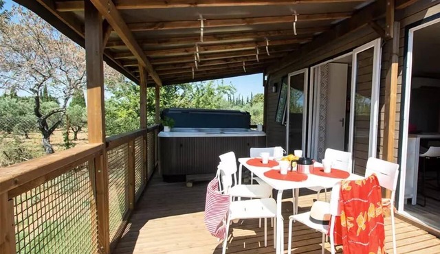 Premium Sillans Mobile Home with Private Jacuzzi - 32 m² - 2 bedrooms - Dishwasher + TV + A/C - Sleeps 4