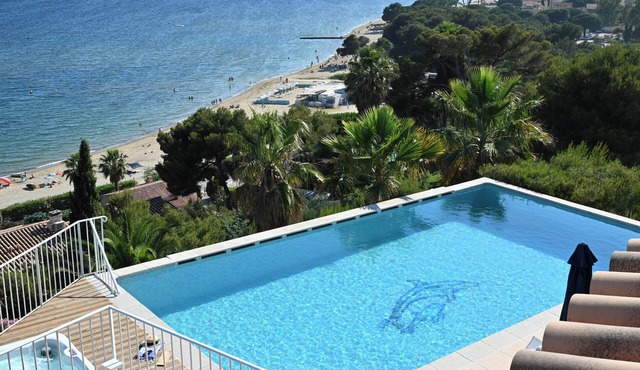 Seaside villa with panoramic views in Les Îles d'Or
