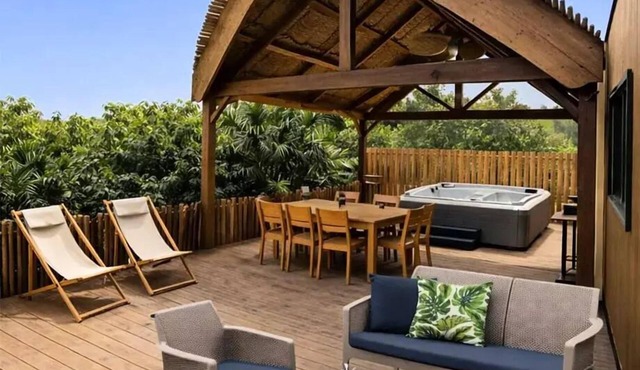 TAOS Luxe: 40 m² with a 35 m² terrace + private hot tub – Sleeps 6, 3 bedrooms, 2 bathrooms – Air conditioning – Dishwasher (6-person capacity)