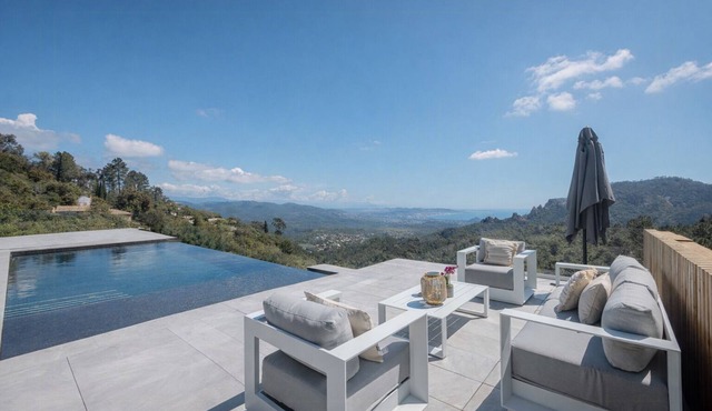 Villa facing Cannes bay and the Estérel