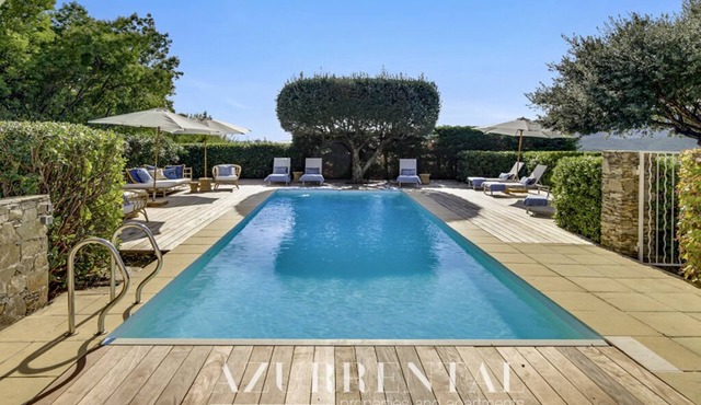 Wonderful property for 10 persons with small sea view and adorable decoration