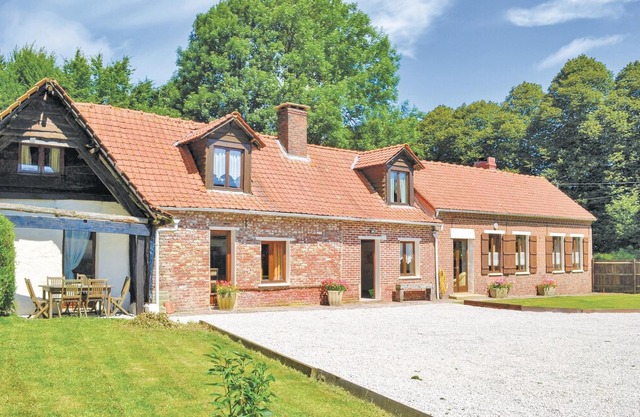 5 bedroom accommodation in Maninghem