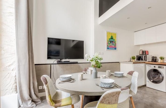 Apartment-Ensuite with Bath-Street View-Richelieu-2