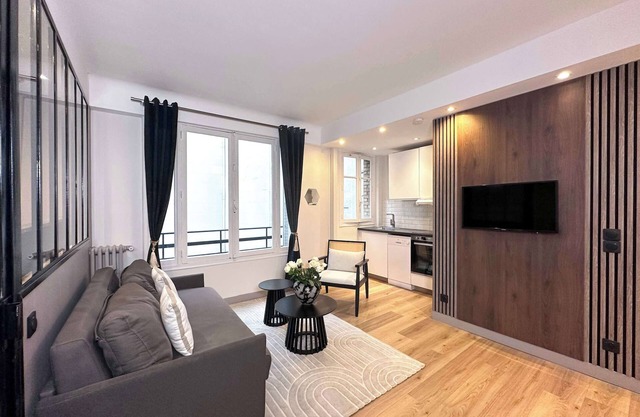 Champs-Elysees - Deluxe apartment with elevator