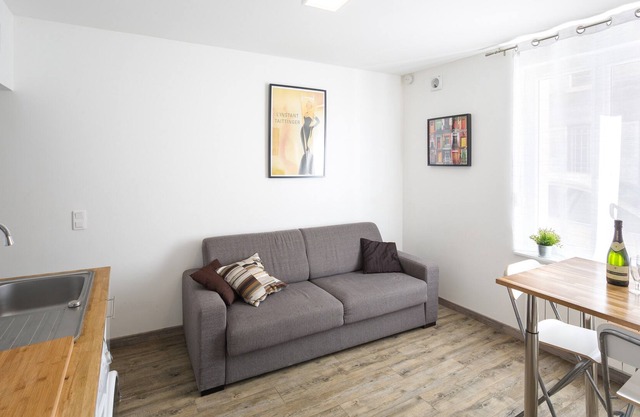 Discover Our Beautiful Apartment with Private Parking in the Heart of Reims
