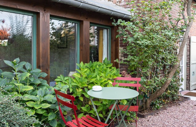 Le Cottage de La Maison Saint Léonard | Lovely Shared Garden in the Heart o