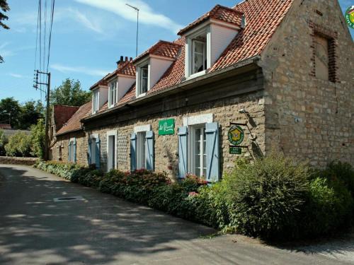 Maison de Charme avec Wifi, Terrasse, Lits Faits et Jeux Enfants près de la Côte d'Opale - FR-1-376-96