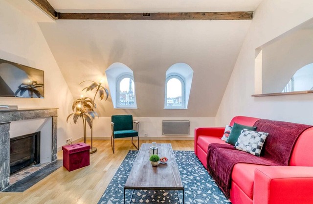 Montaigne IV - Two Bedroom Apartment, Sleeps 6