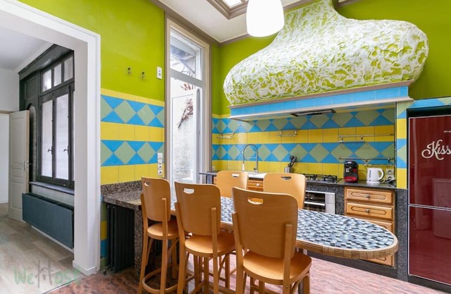 Spacious house 6 bedrooms 2 bathrooms terraces close metro