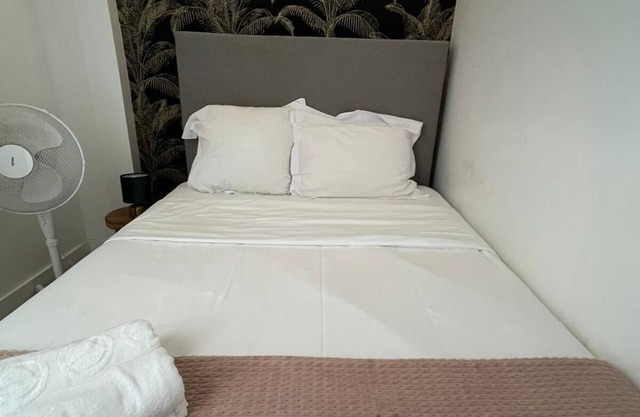 Trendy Flat Canal St Martin