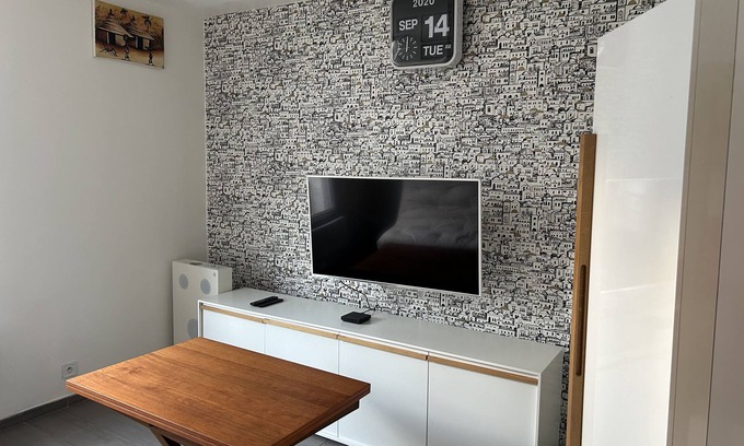 Levallois-Perret Apartment | 10 Minutes des Champs Elysées