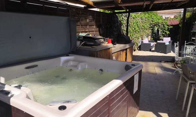 Cournonsec House | 108 m² House ∙ 3 bedrooms ∙ 6 guests