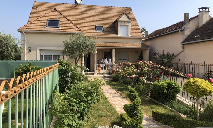 Sannois Apartment | 110 m² Apartment ∙ 3 bedrooms ∙ 4 guests