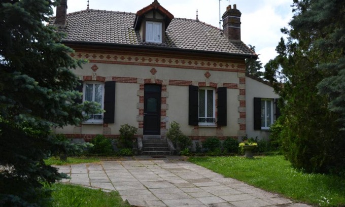 Larchant House | 110 m² Gîte ∙ 3 bedrooms ∙ 5 guests