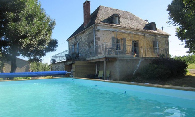 Queyssac-les-Vignes House | 120 m² Gîte ∙ 4 bedrooms ∙ 10 guests