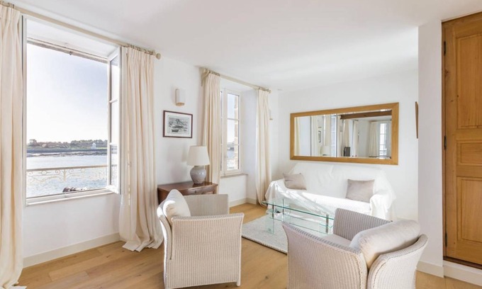 Barfleur House | 138 m² Gîte ∙ 2 bedrooms ∙ 5 guests