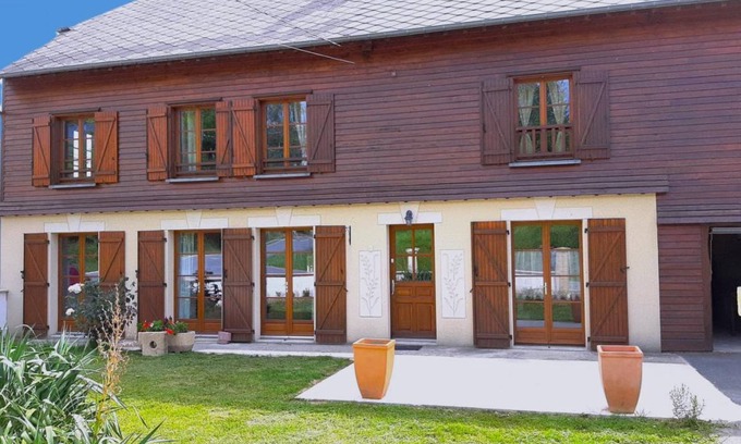 Givron House | 140 m² Gîte ∙ 5 bedrooms ∙ 9 guests