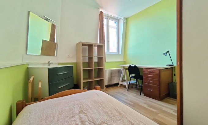 Mons-en-Baroeul Resort | 145 m² Private room ∙ 1 bedroom ∙ 6 guests